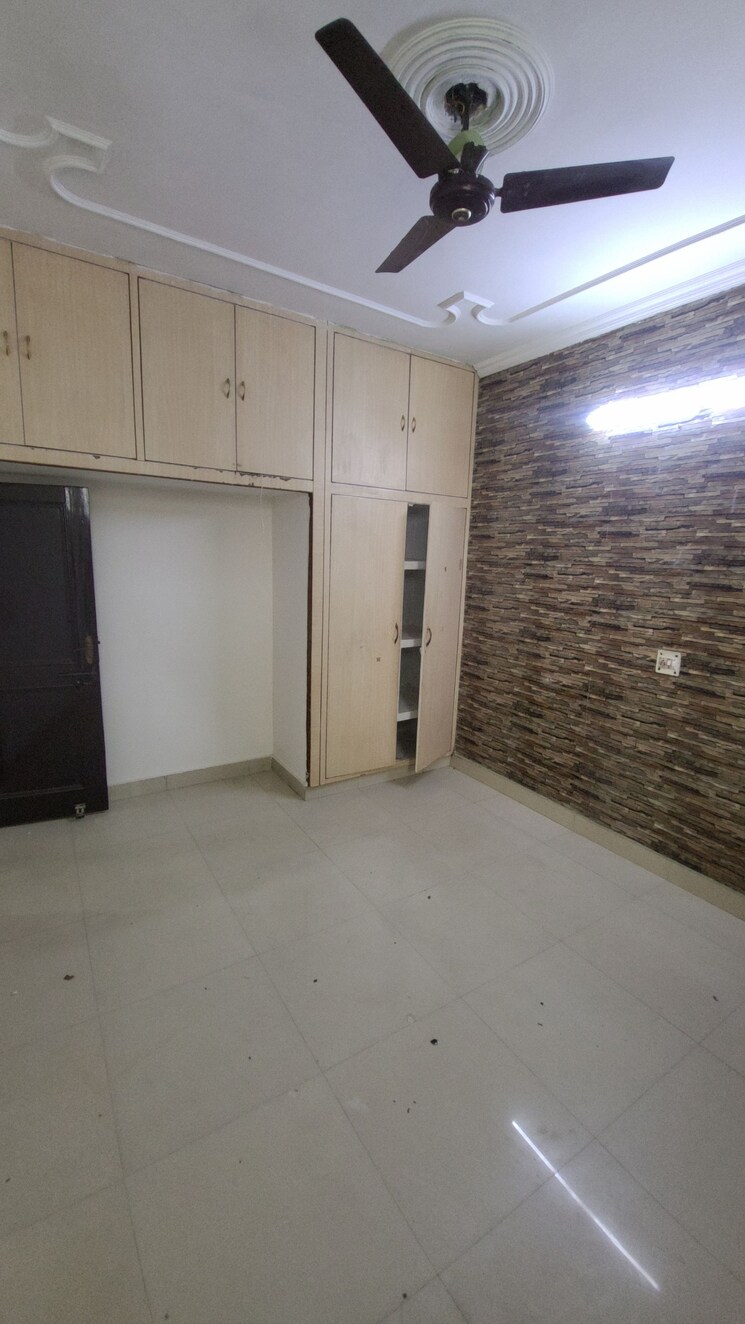 Room, sector 46 4 Bedroom 160 Sq.Yd. Independent House In Sector 46 Faridabad 8108259