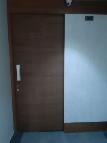 Room in  Office Space at Avirat Silver Radiance One, Thaltej – for Rent