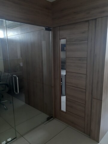 Room in  Office Space at Avirat Silver Radiance One, Thaltej – for Rent