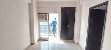Room in 3 BHK Apartment at Gardenia Golf City, Sector 75 – for Rent