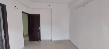 Room in 3 BHK Apartment at Gardenia Golf City, Sector 75 – for Rent