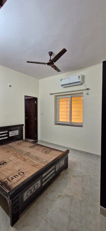 Bedroom in 2 BHK Builder Floor at Kondapur – for Rent