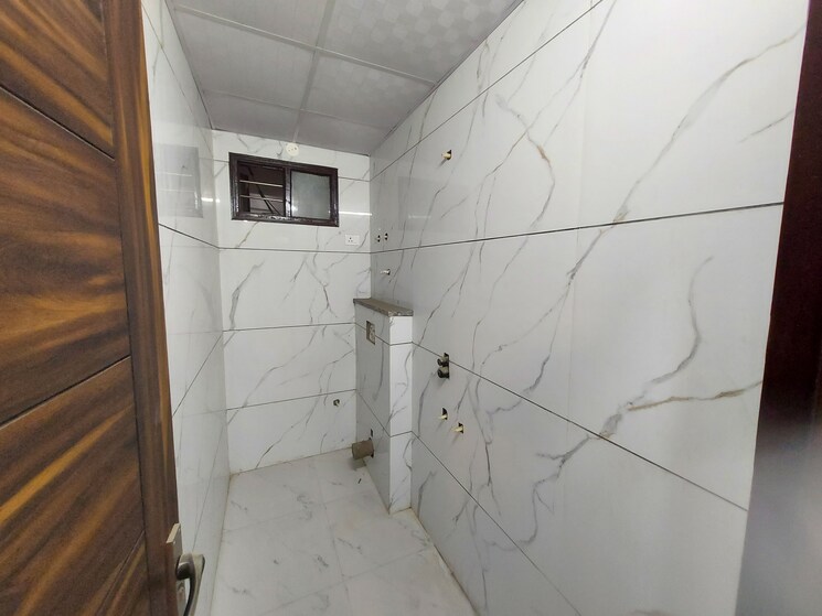 Bathroom, ganesh puri 3 Bedroom 120 Sq.Yd. Builder Floor In Ganesh Puri Ghaziabad 8108407