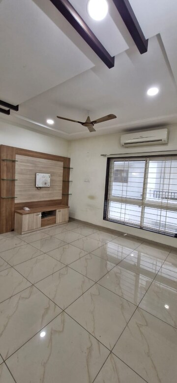 Room in 2 BHK Builder Floor at Kondapur – for Rent