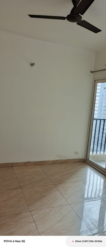 Room in 2 BHK Apartment at Gaur Yamuna City, Gaur Yamuna City – for Sale