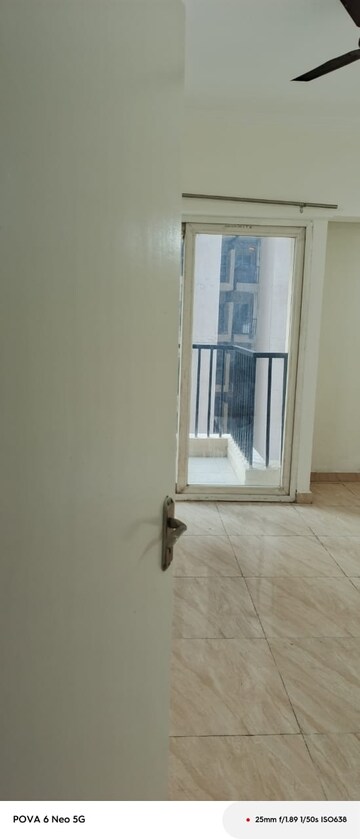 Room in 2 BHK Apartment at Gaur Yamuna City, Gaur Yamuna City – for Sale