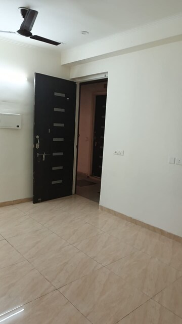 Room in 2 BHK Apartment at Gaur Yamuna City, Gaur Yamuna City – for Sale