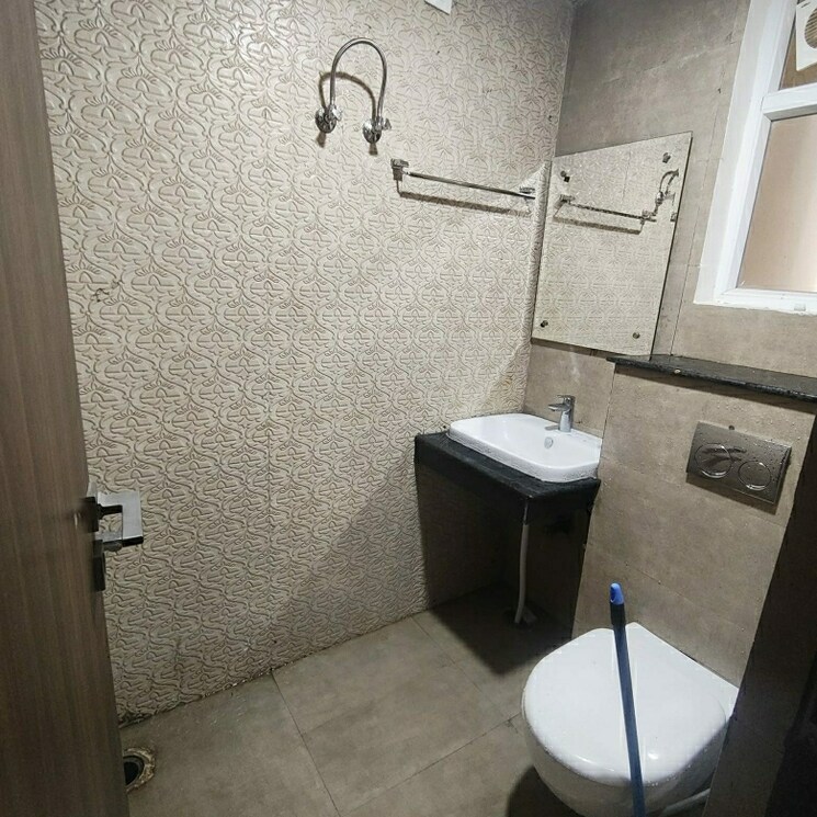 Bathroom, maya-green-lotus-saksham 3 Bedroom 1907 Sq.Ft. Apartment In International Airport Road Zirakpur 8108481