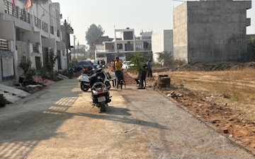 Plot For Sale in Sarsawan
