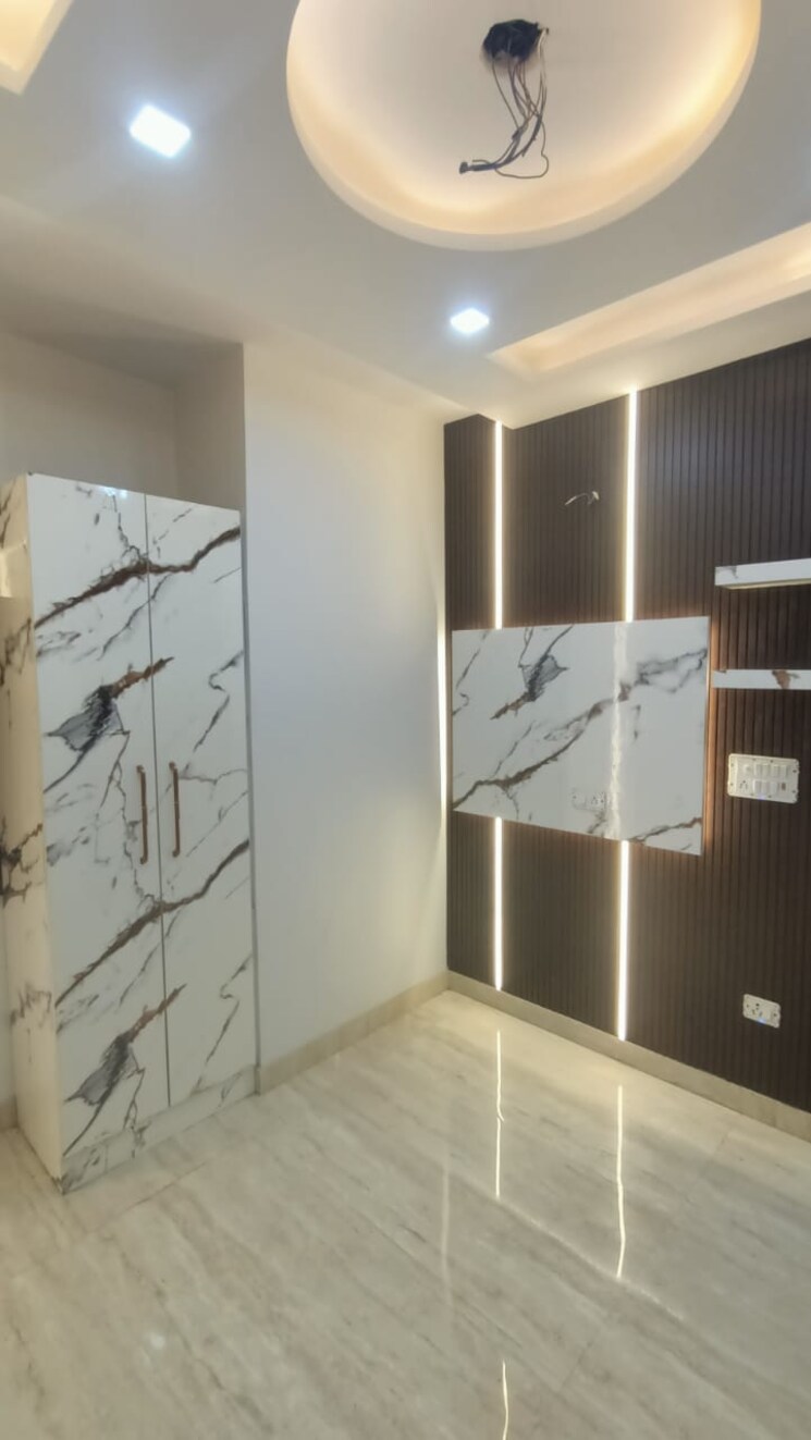 Room, uttam nagar west 3 Bedroom 65 Sq.Yd. Builder Floor In Uttam Nagar West Delhi 8108531