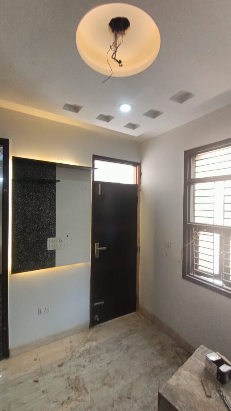 Room, uttam nagar west 3 Bedroom 65 Sq.Yd. Builder Floor In Uttam Nagar West Delhi 8108531