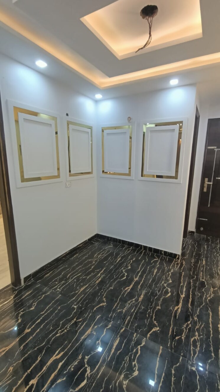 Room, uttam nagar west 3 Bedroom 65 Sq.Yd. Builder Floor In Uttam Nagar West Delhi 8108531