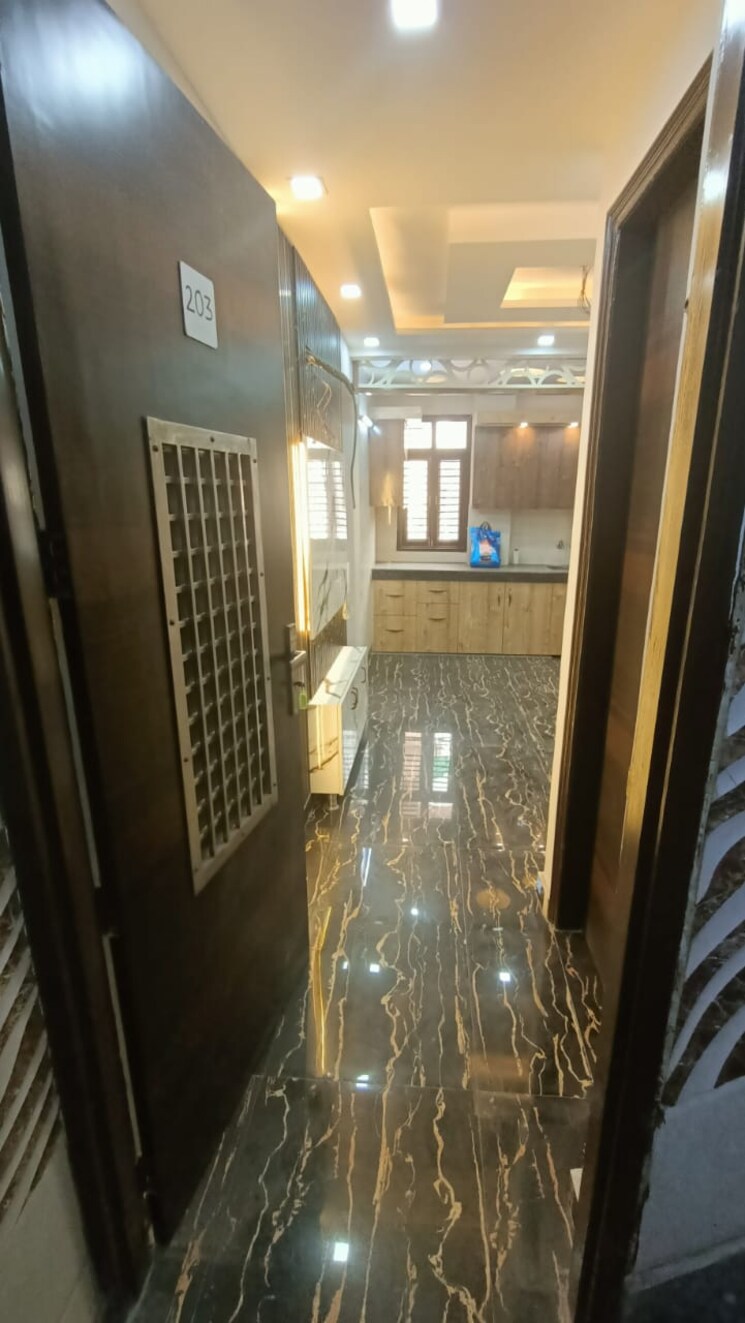 Kitchen, uttam nagar west 3 Bedroom 65 Sq.Yd. Builder Floor In Uttam Nagar West Delhi 8108531