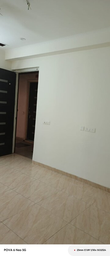 Room in 2 BHK Apartment at Gaur Yamuna City, Gaur Yamuna City – for Sale