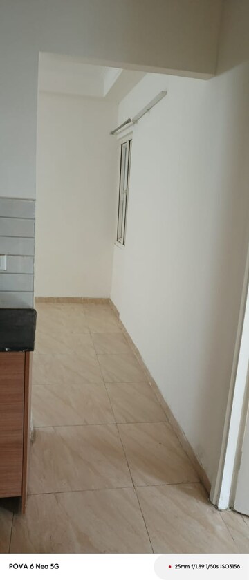 Room in 2 BHK Apartment at Gaur Yamuna City, Gaur Yamuna City – for Sale