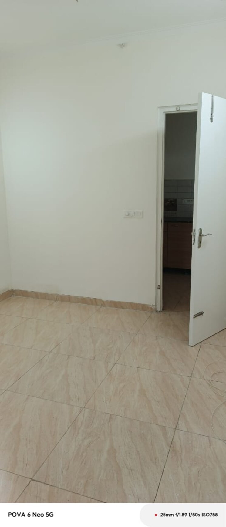 Room, gaur-yamuna-city 2 Bedroom 1000 Sq.Ft. Apartment In Gaur Yamuna City Greater Noida 8108496