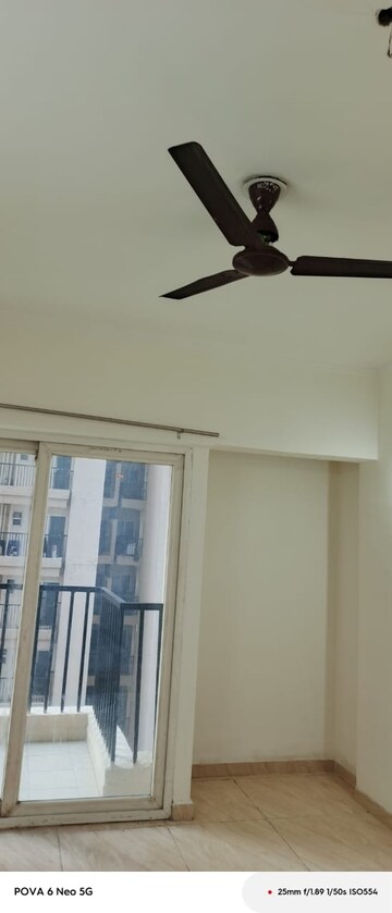 Room in 2 BHK Apartment at Gaur Yamuna City, Gaur Yamuna City – for Sale