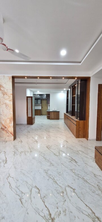 Room in 3 BHK Builder Floor at Kondapur – for Rent