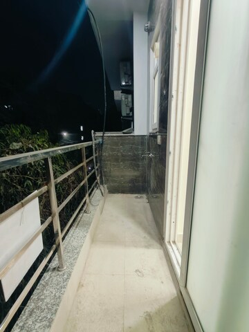 Balcony in 1 RK Builder Floor at Ansal Sushant Lok I, Sector 43 – for Rent
