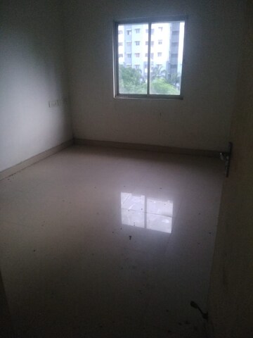 Room in 2.5 BHK Apartment at Godrej Prakriti, Bt Road – for Sale