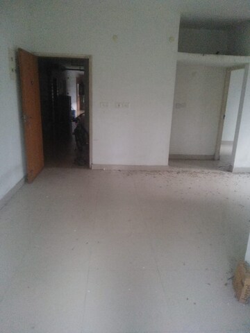 Room in 2.5 BHK Apartment at Godrej Prakriti, Bt Road – for Sale