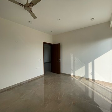 Room in 3 BHK Builder Floor at BPTP Amstoria Country Floor, Sector 102 – for Rent