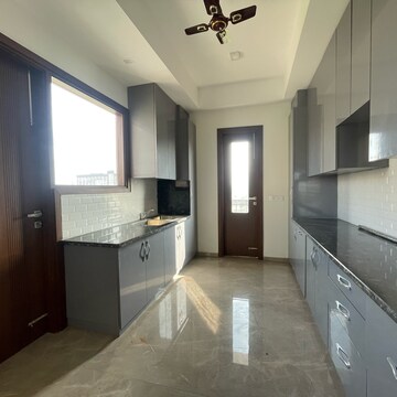 Kitchen in 3 BHK Builder Floor at BPTP Amstoria Country Floor, Sector 102 – for Rent