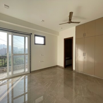 Room in 3 BHK Builder Floor at BPTP Amstoria Country Floor, Sector 102 – for Rent