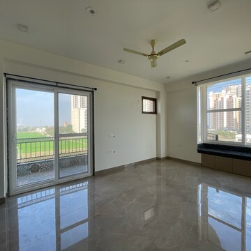 Room in 3 BHK Builder Floor at BPTP Amstoria Country Floor, Sector 102 – for Rent