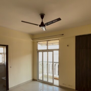 Room in 3 BHK Apartment at Amrapali Princely Estate, Sector 76 – for Rent