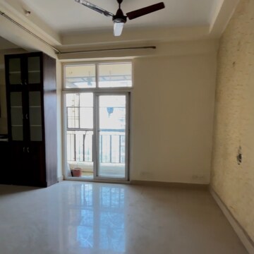 Room in 3 BHK Apartment at Amrapali Princely Estate, Sector 76 – for Rent