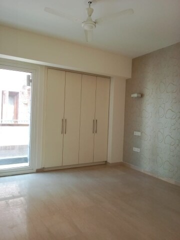 Room in 6 BHK Independent House at New Friends Colony – for Rent