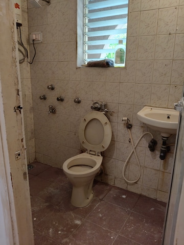 Bathroom in 2 BHK Apartment at Andheri West – for Rent
