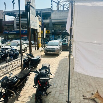 Parking in  Showroom at Vip Road – for Rent