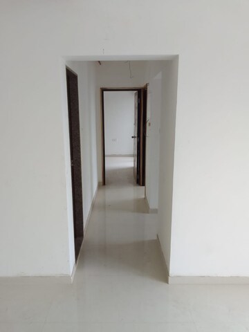 Room in 2 BHK Apartment at Parinee Essence, Kandivali West – for Rent