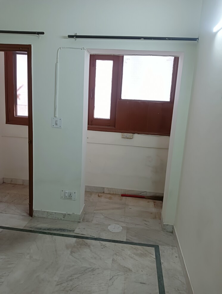 Room, royal-garden-estate 2 Bedroom 1050 Sq.Ft. Apartment In Sector 61 Noida 8108753