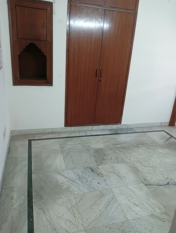 Room in 2 BHK Apartment at Royal Garden Estate, Sector 61 – for Rent