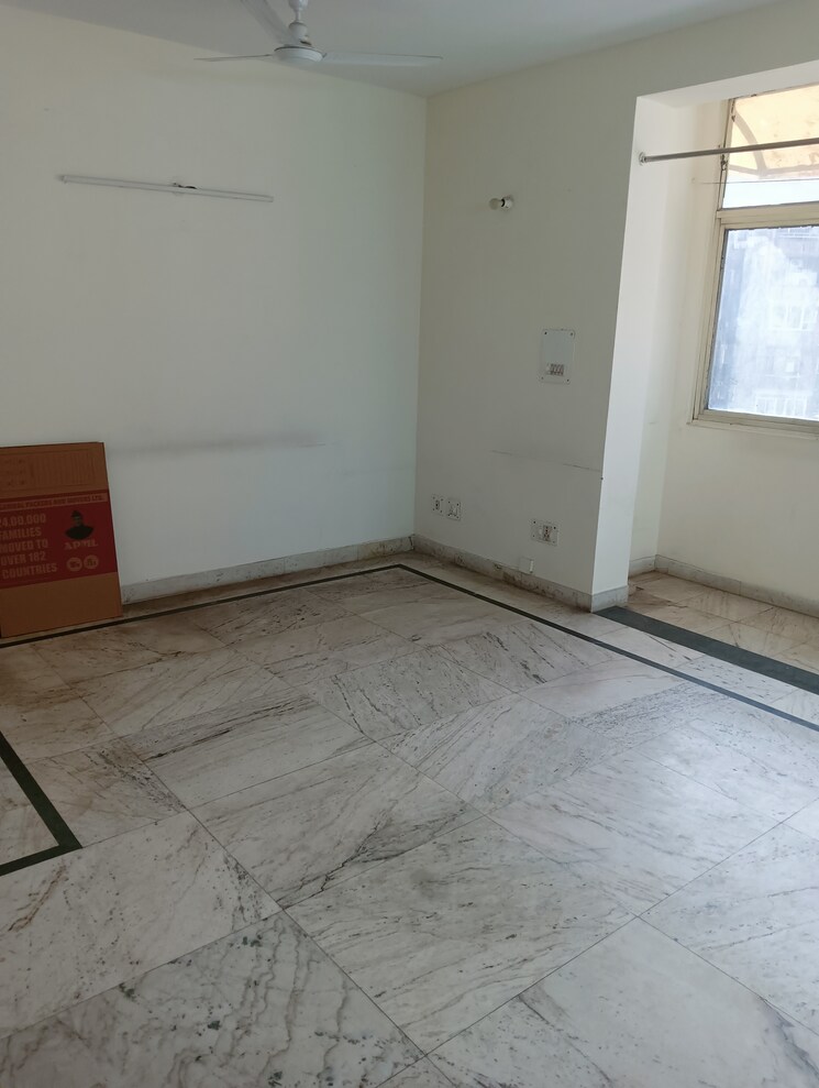 Room, royal-garden-estate 2 Bedroom 1050 Sq.Ft. Apartment In Sector 61 Noida 8108753