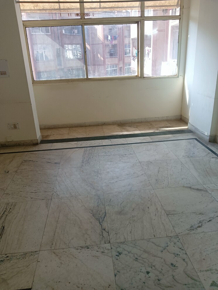 Room, royal-garden-estate 2 Bedroom 1050 Sq.Ft. Apartment In Sector 61 Noida 8108753