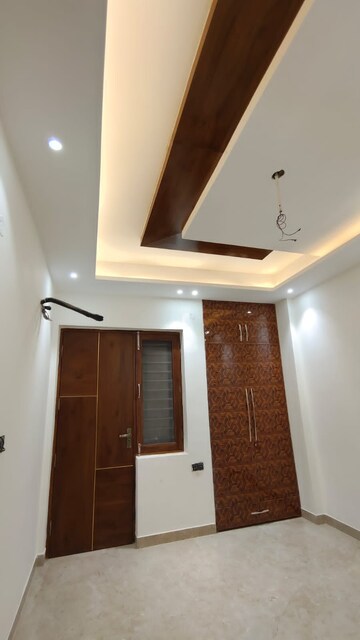Furnished Amenities in 3 BHK Builder Floor at Parklands, Sector 85 – for Sale