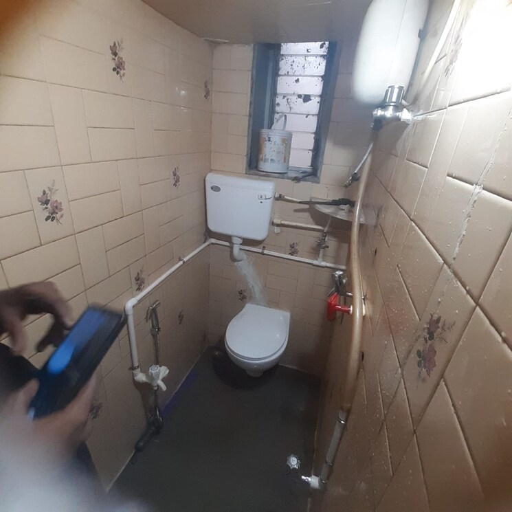 Bathroom, amar-kunj-goregaon-west 1 Bedroom 400 Sq.Ft. Apartment In Goregaon West Mumbai 8108805