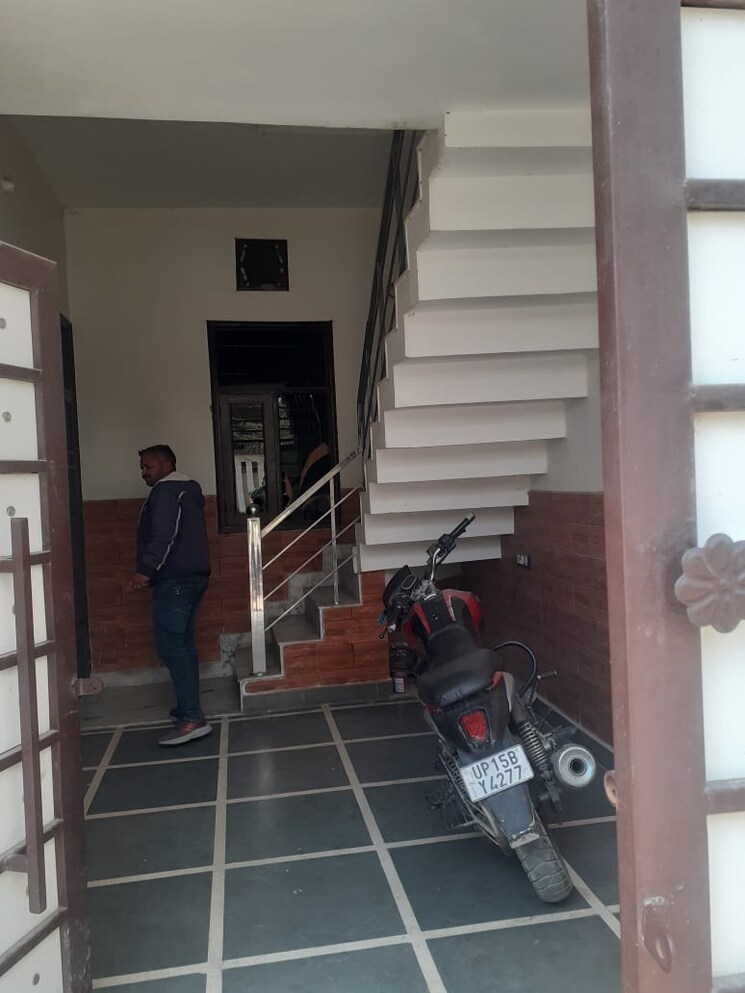  Parking, modipuram 3 Bedroom 81 Sq.Yd. Independent House In Modipuram Meerut 8108832