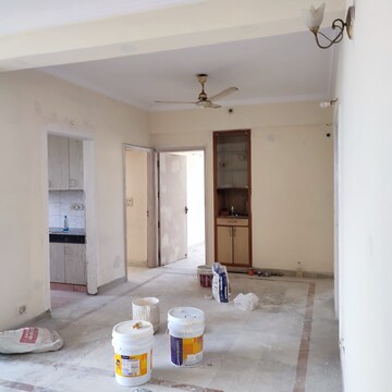 Building Lobby in 3 BHK Apartment at Ansal Sushant Estate, Sector 52 – for Rent