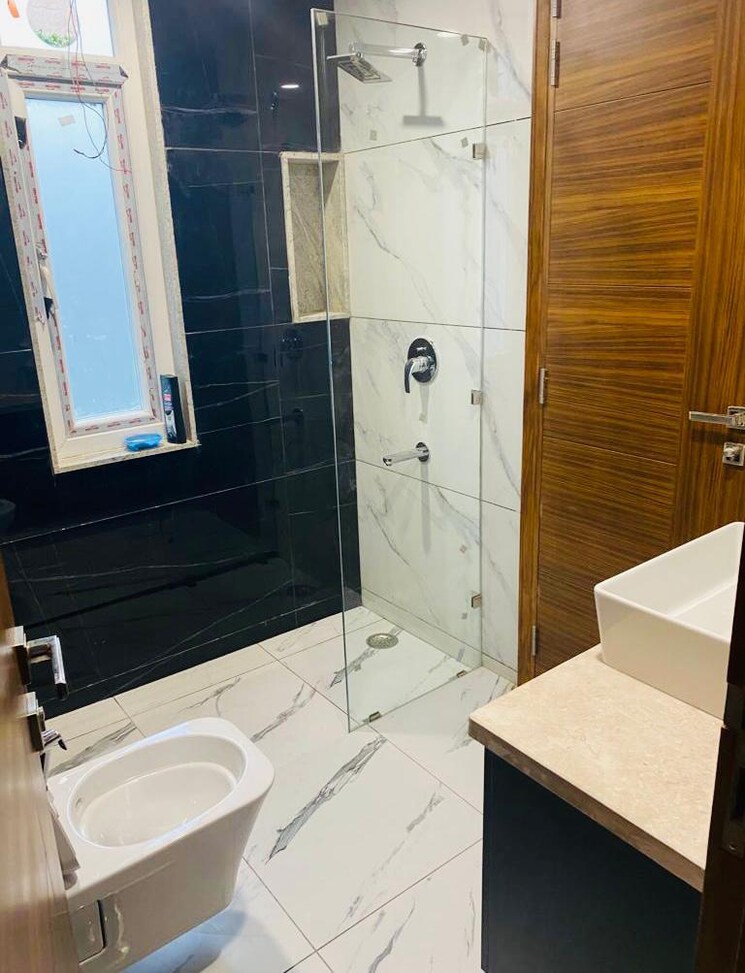 Bathroom, shivalik colony 3 Bedroom 1800 Sq.Ft. Builder Floor In Shivalik Colony Delhi 8108937