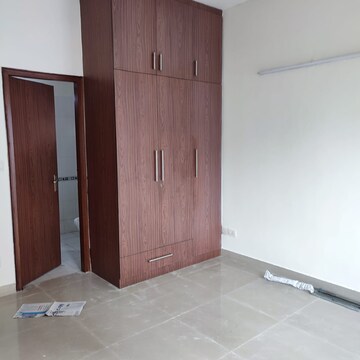 Room in 3.5 BHK Apartment at Ardee City Palm Grove Heights, Sector 52 – for Rent