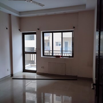 Room in 3.5 BHK Apartment at Ardee City Palm Grove Heights, Sector 52 – for Rent