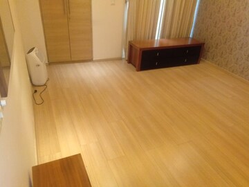 Room in 4 BHK Apartment at DLF The Belaire, Sector 54 – for Sale