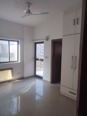 Furnished Amenities in 3.5 BHK Apartment at Ardee City Palm Grove Heights, Sector 52 – for Rent