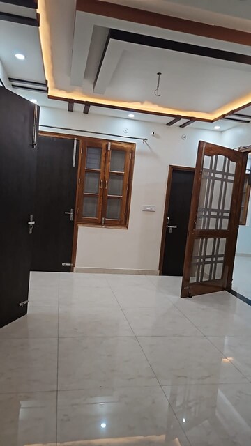 Room in 2 BHK Independent House at Gomti Nagar – for Rent
