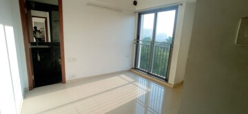 Room in 2 BHK Apartment at Kalpataru The Sunrise, Kolshet Road – for Sale